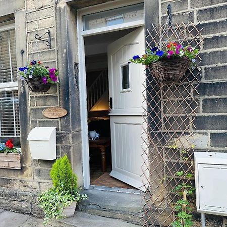 Cobbles Cottage, Honley Exterior photo